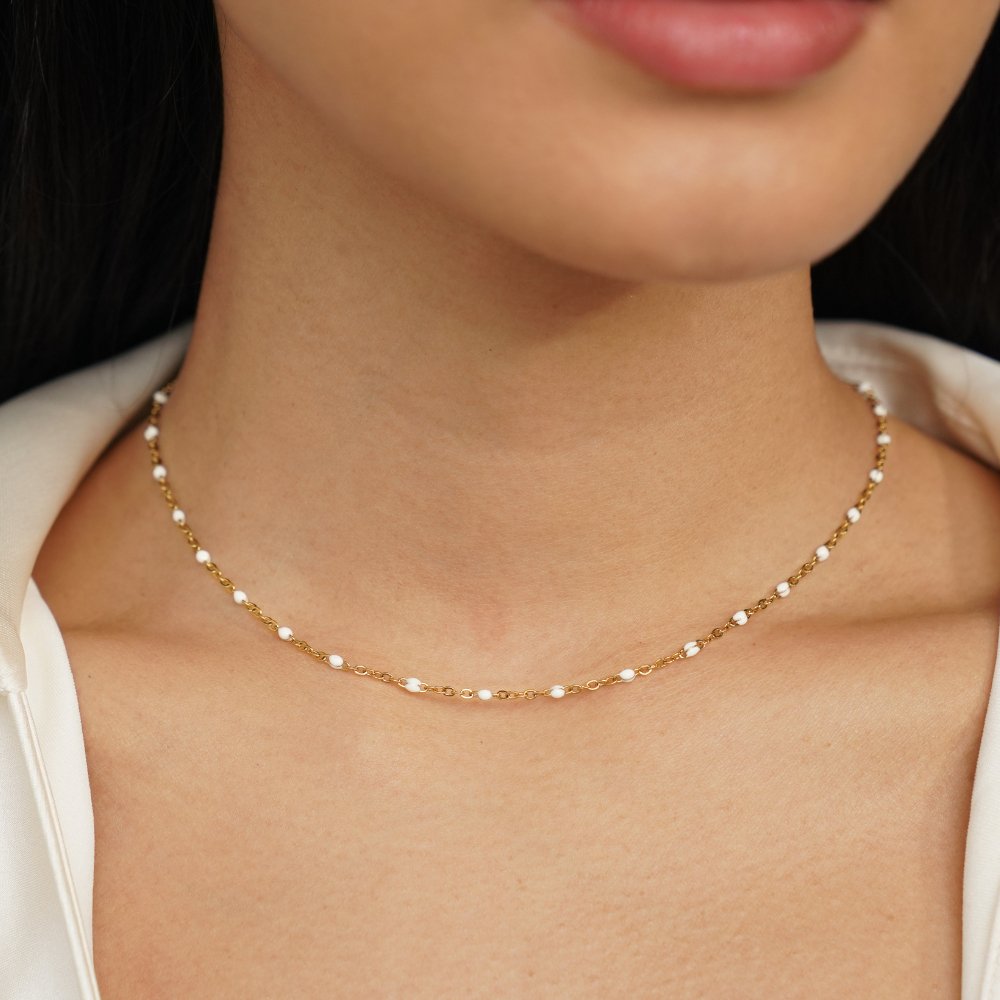 Milena – Short necklace with smooth surface.