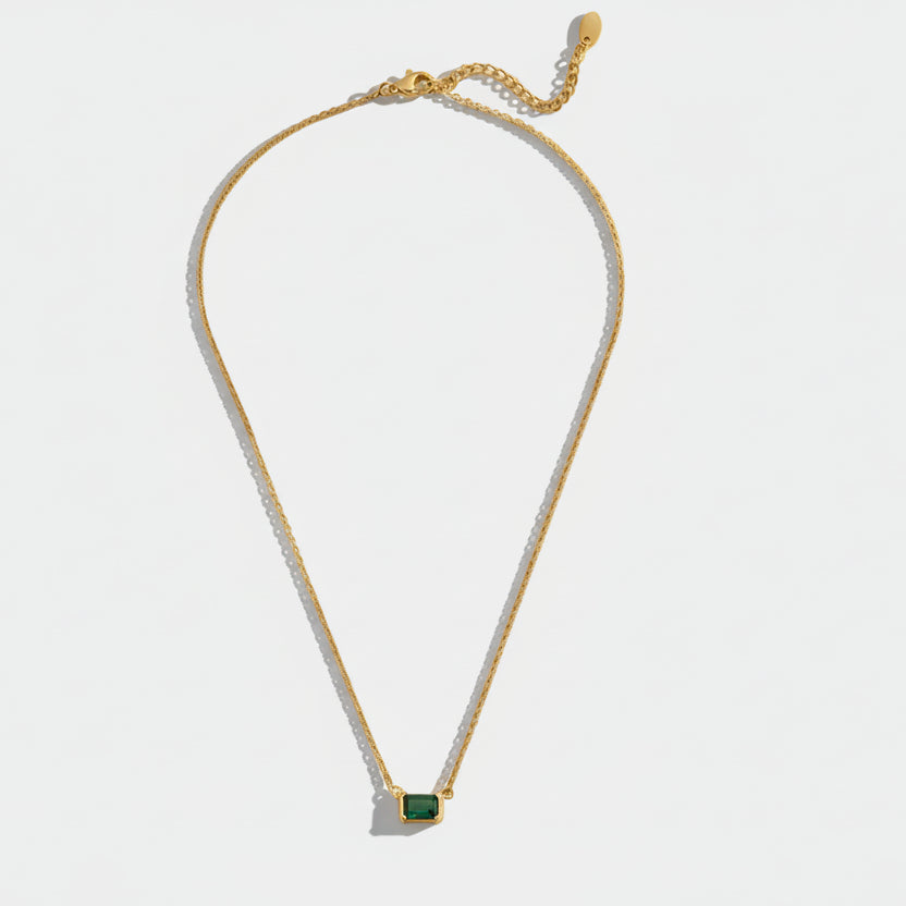 Loretta – Emerald stone necklace.