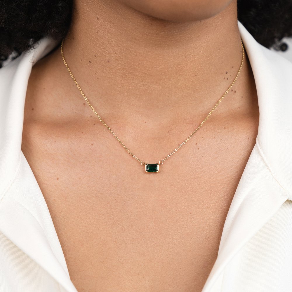 Loretta – Emerald stone necklace.