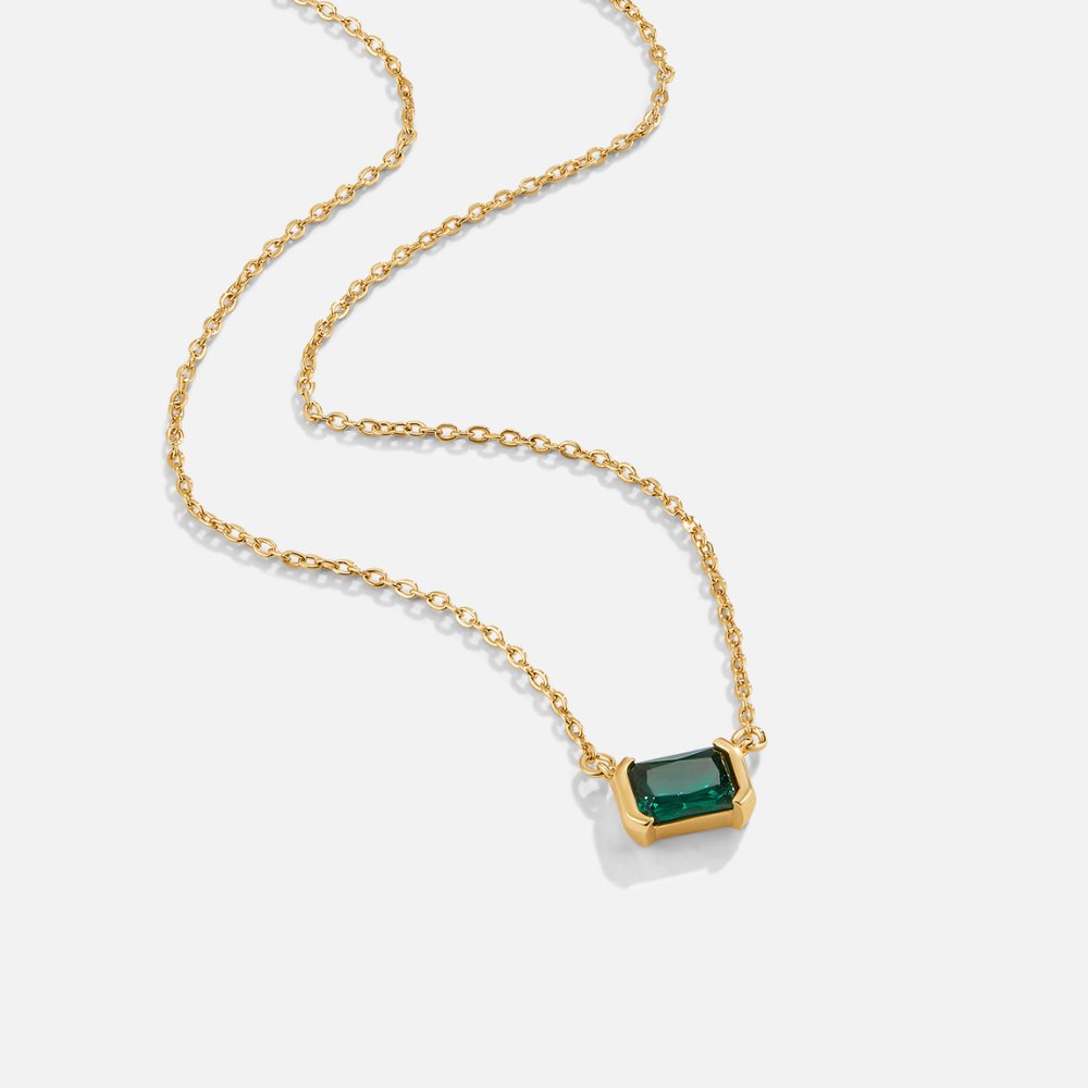 Loretta – Emerald stone necklace.