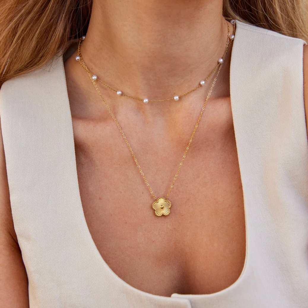 Miriam – Gold necklace with a harmonious length.