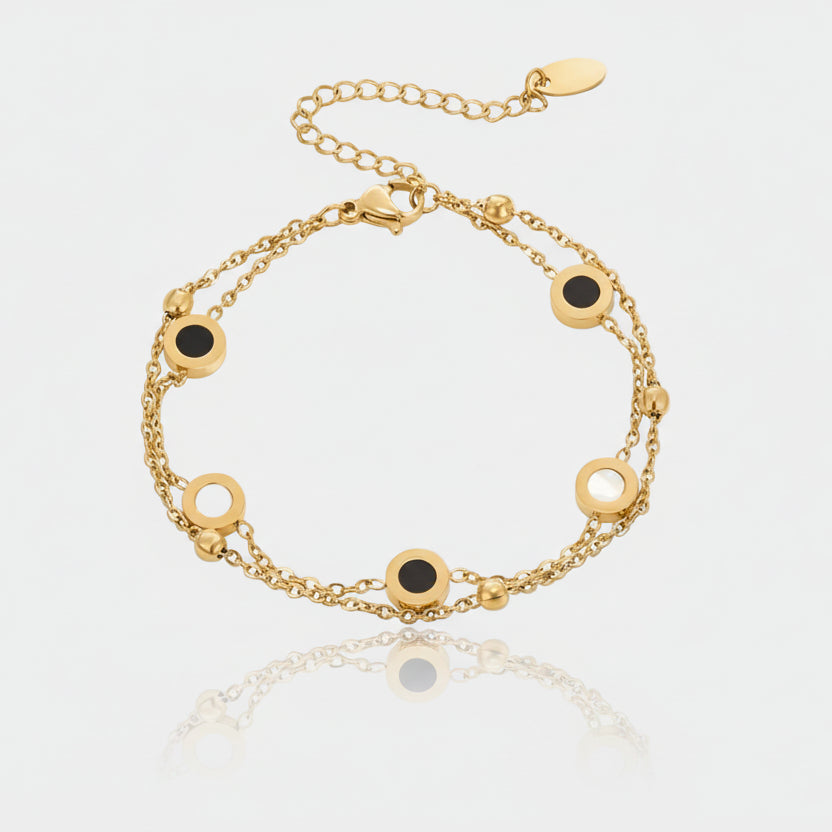 Carla – Delicate gold bracelet with contrasting round elements.