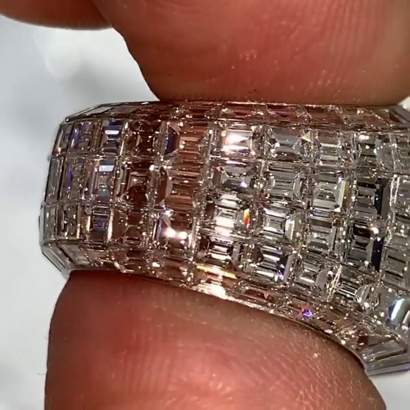 Anna-Lena – Silver ring with round-cut diamonds.