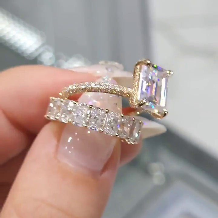 Nadja – Diamond ring with rectangular center.