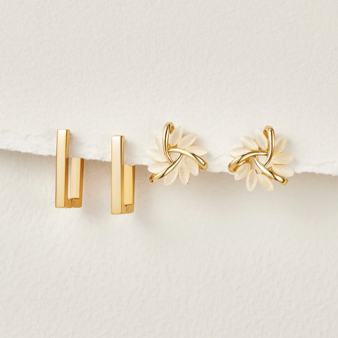 Karolína – Orecchini in oro con mix geometrico.