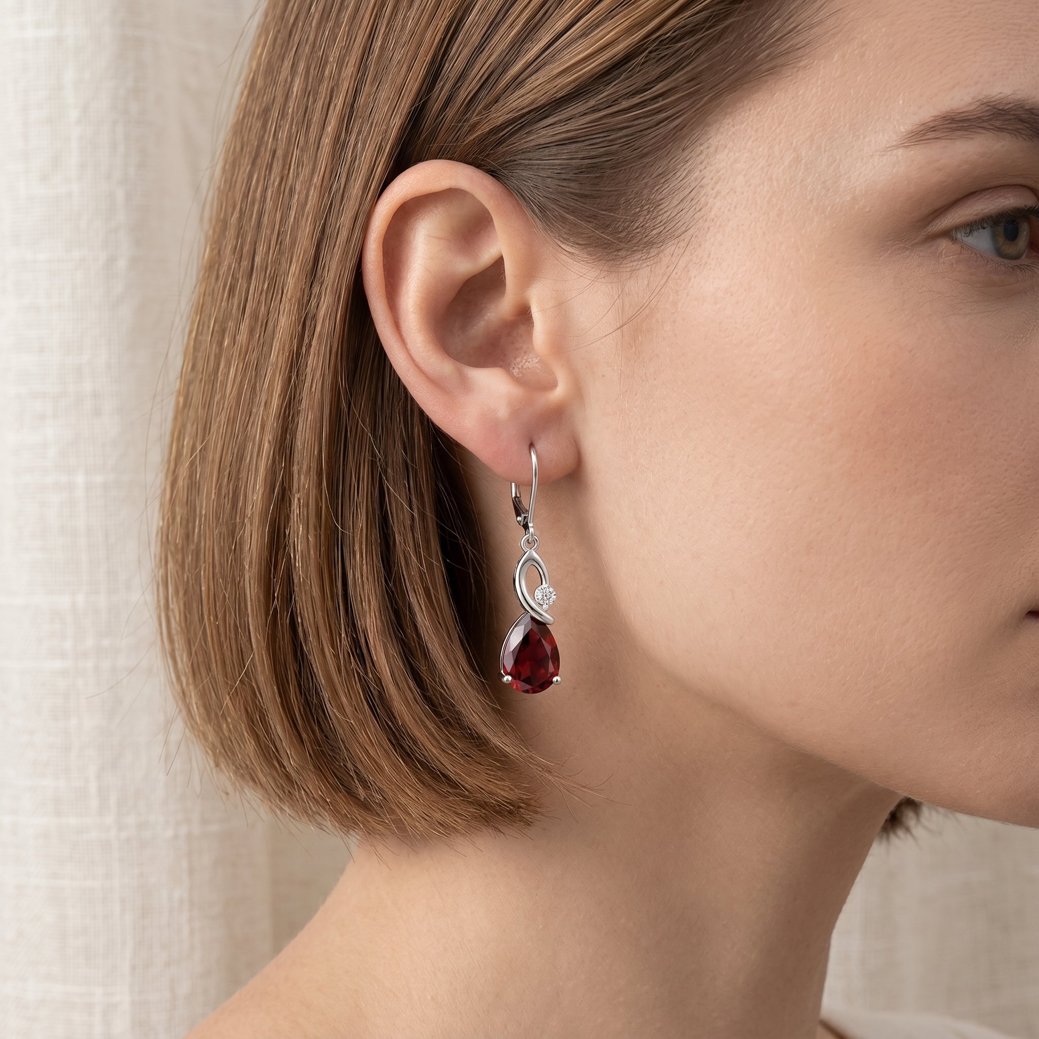 Elisa – Ruby filigree earrings.
