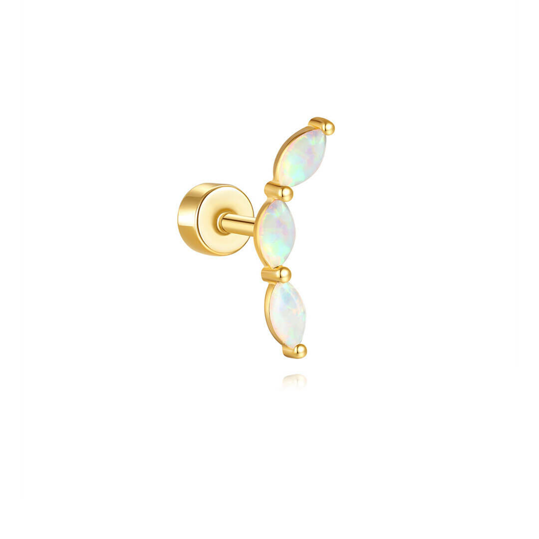 Monika – small earrings with discreet elegance.