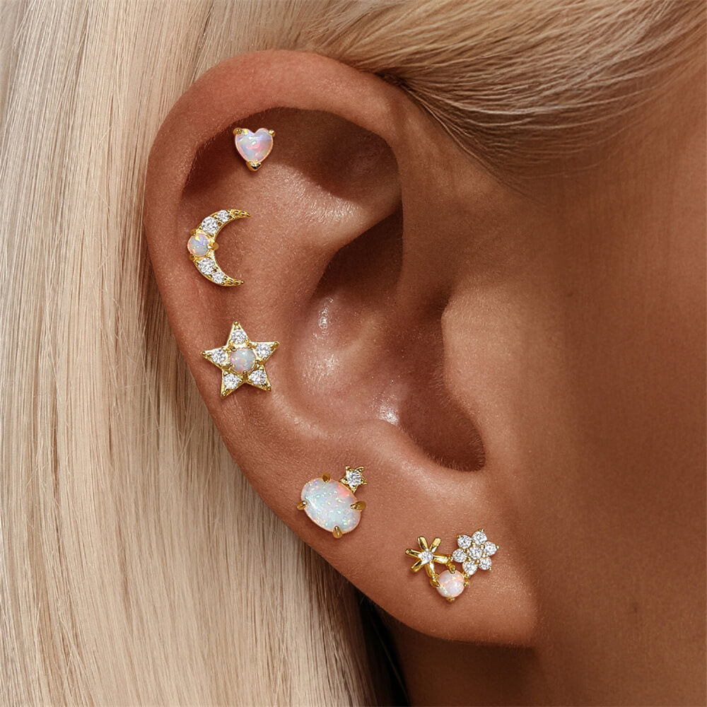 Monika – small earrings with discreet elegance.