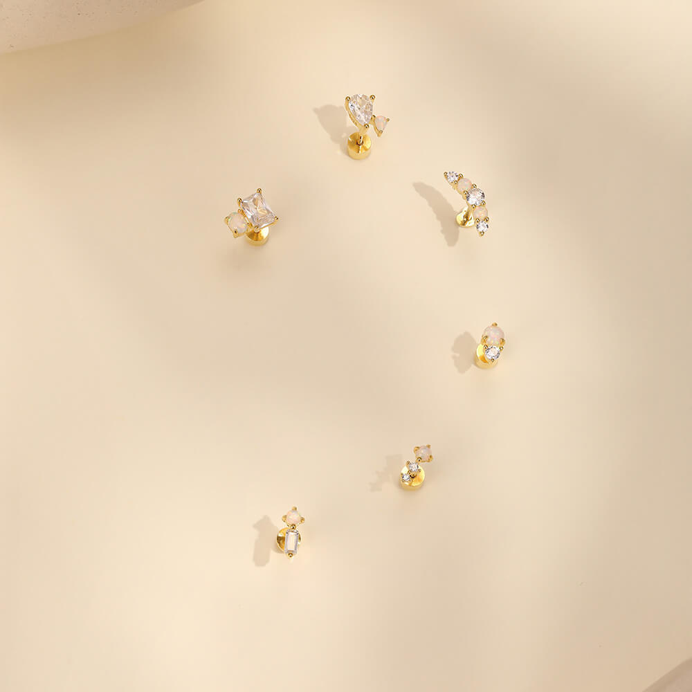 Monika – small earrings with discreet elegance.