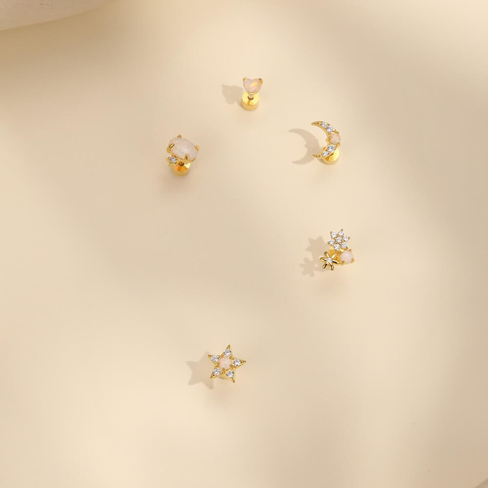 Monika – small earrings with discreet elegance.