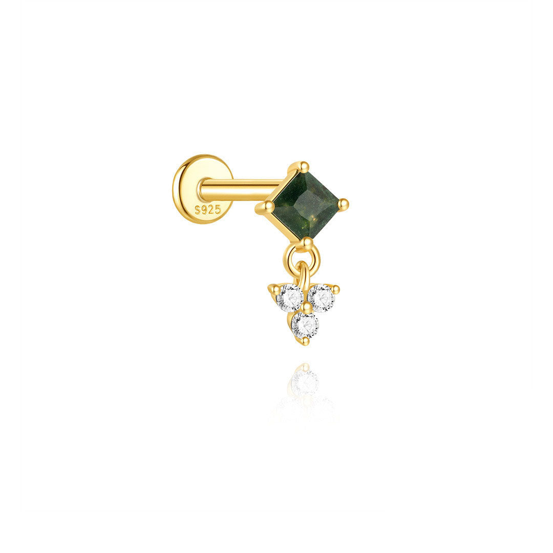 Annika – Gold earrings with a clean and modern shape.