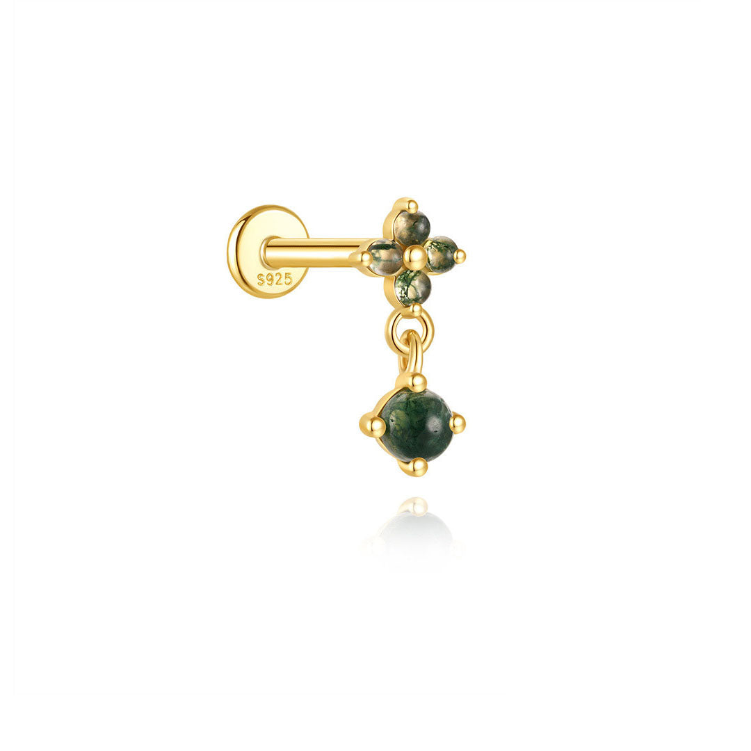 Annika – Gold earrings with a clean and modern shape.