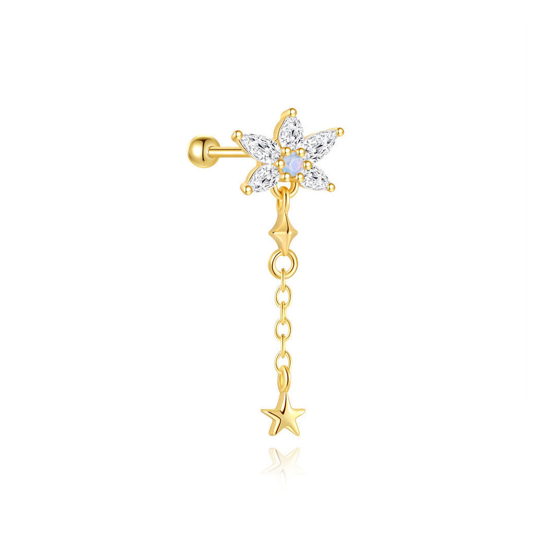 Johana – Gold earrings with a delicate silhouette.
