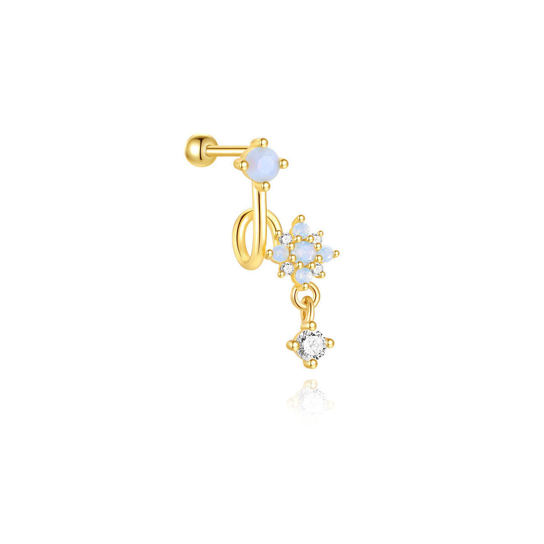 Johana – Gold earrings with a delicate silhouette.