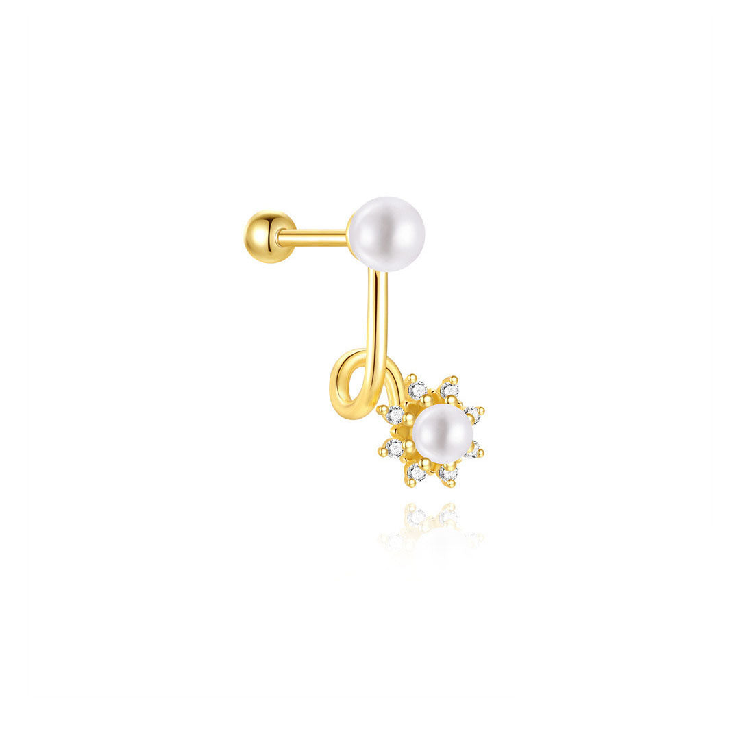Johana – Gold earrings with a delicate silhouette.