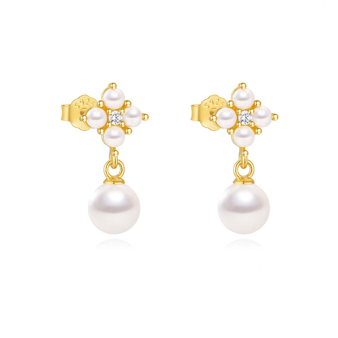 Viktorie – Delicate gold earrings with a delicate shine.