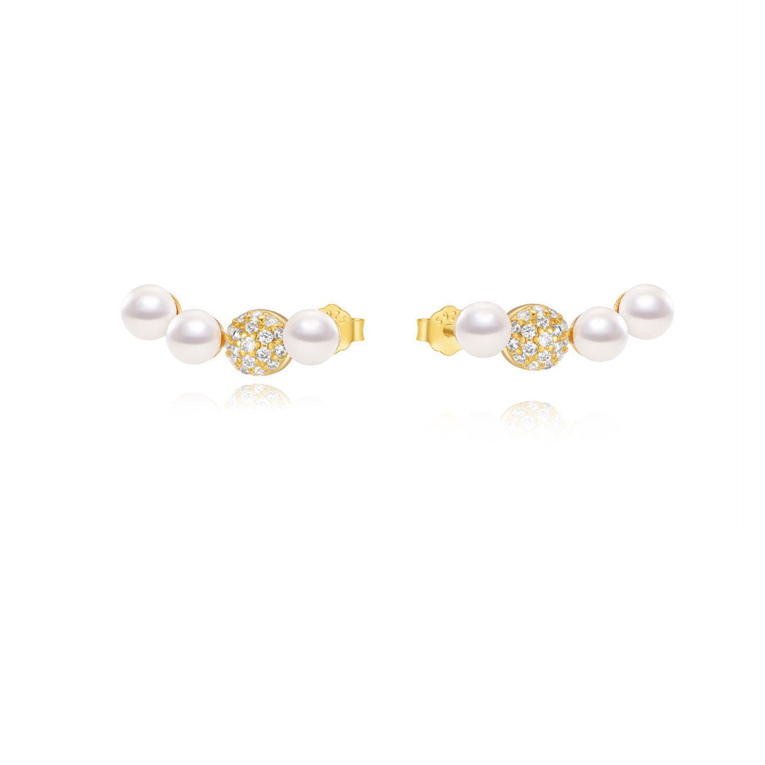 Viktorie – Delicate gold earrings with a delicate shine.