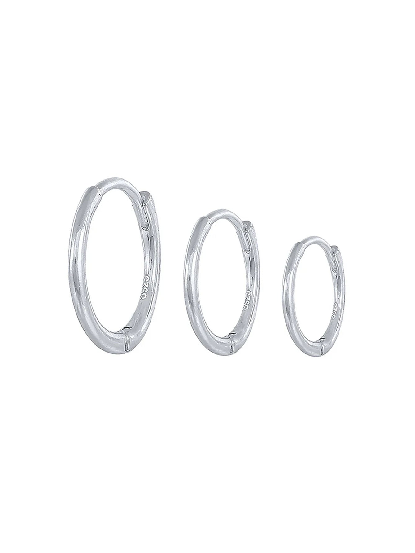 Emilie – Delicate gold earrings with a soft shine.