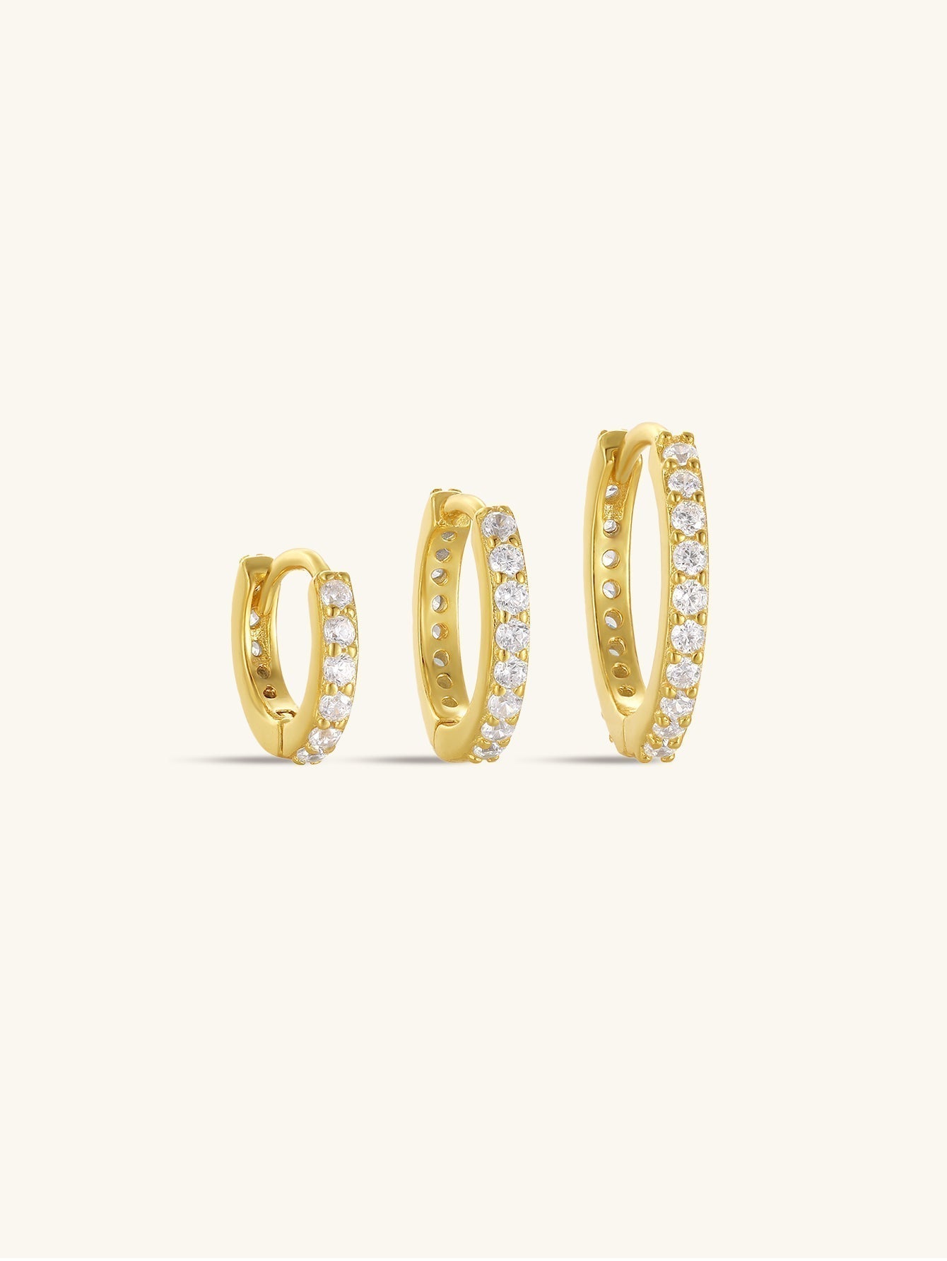 Anneliese – Golden hoops with a gentle curve