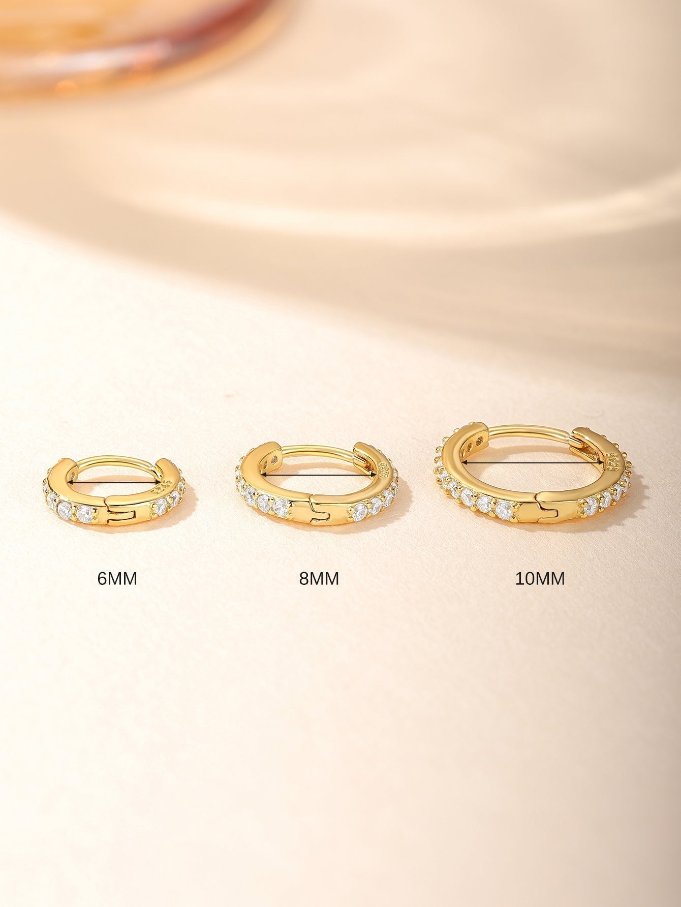 Anneliese – Golden hoops with a gentle curve