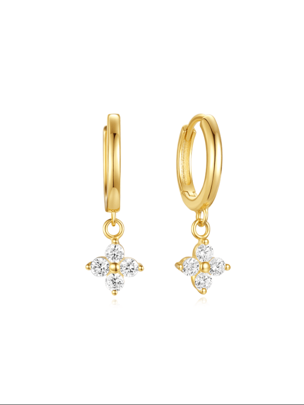 Nora – Delicate gold earrings with a clear shape.