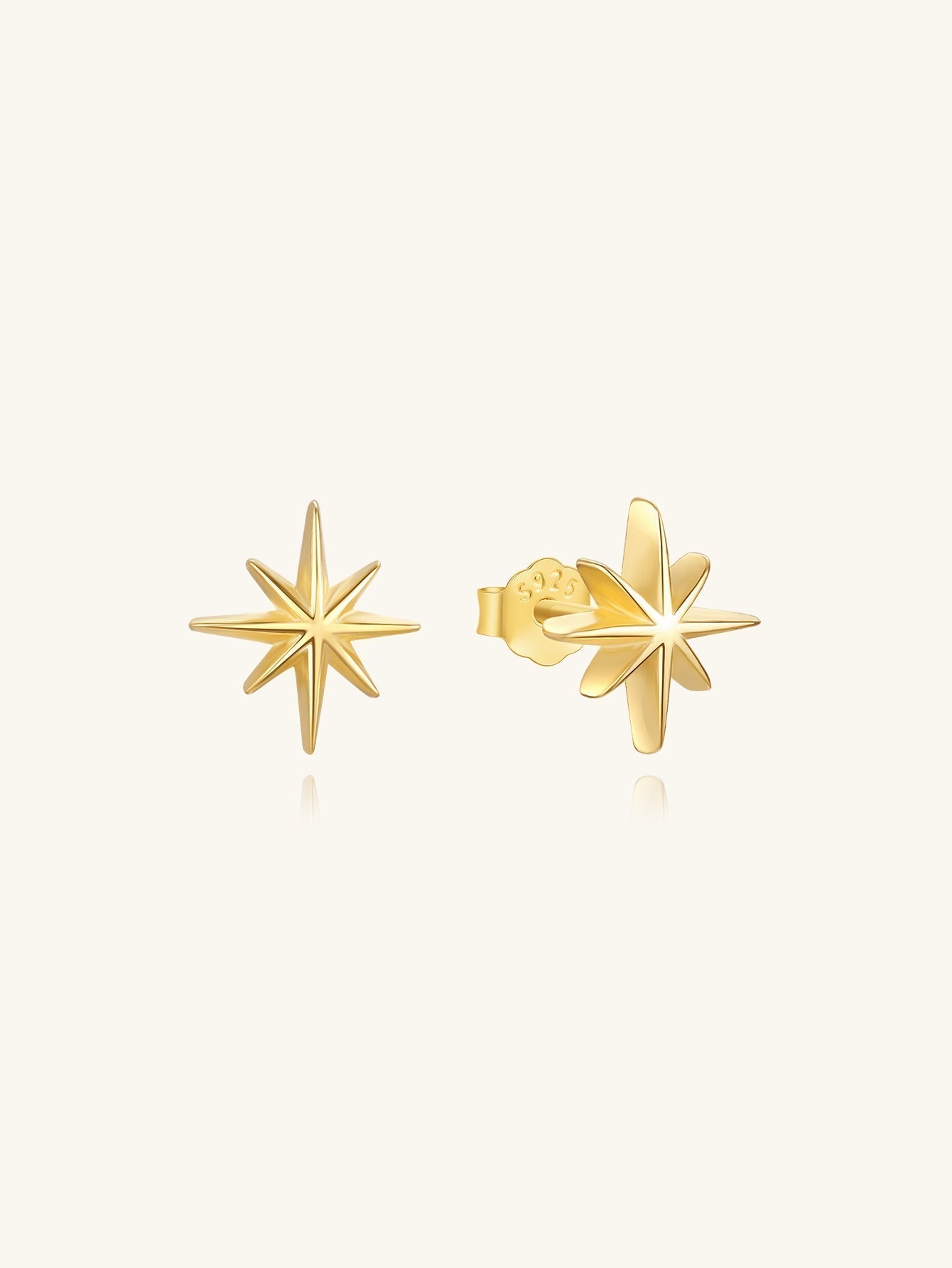Františka – Gold earrings with a delicate shine.