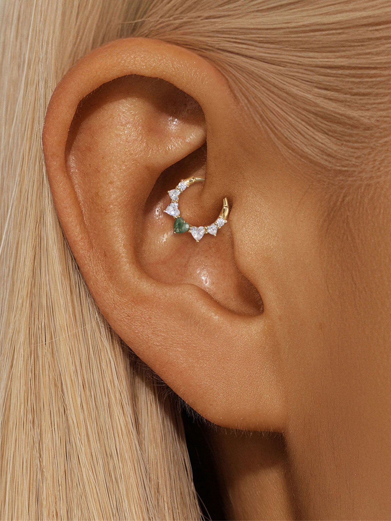 Elina – Gold earrings with a subtle shine
