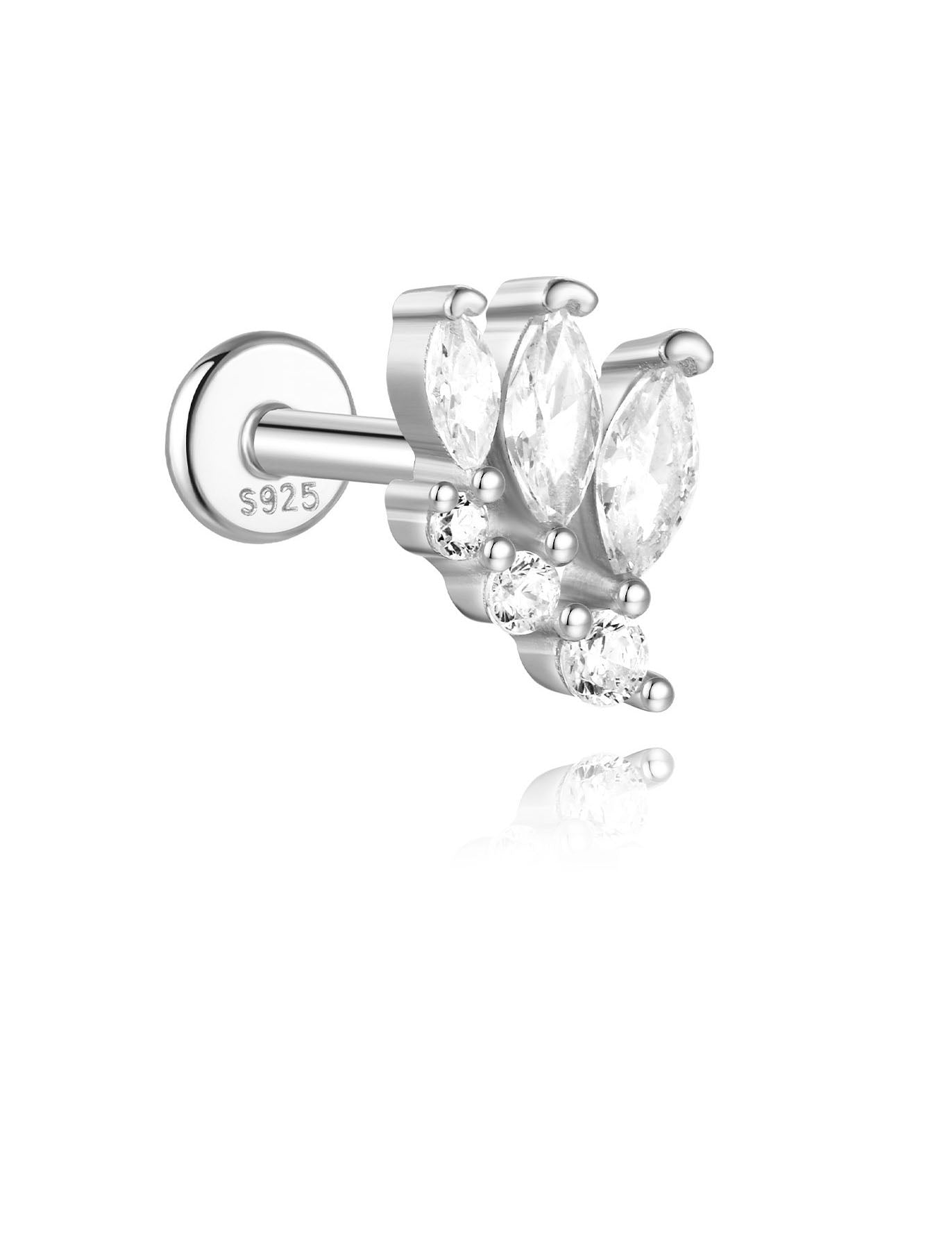 Golden earrings with a delicate curvature