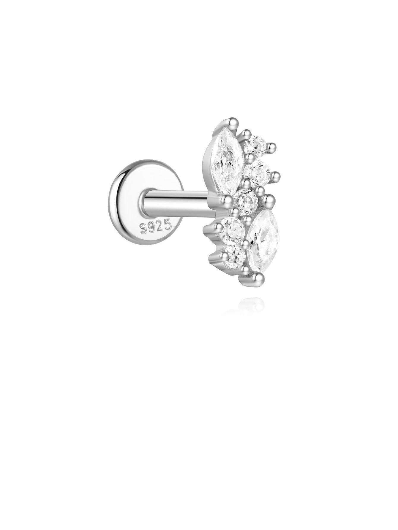 Golden earrings with a delicate curvature