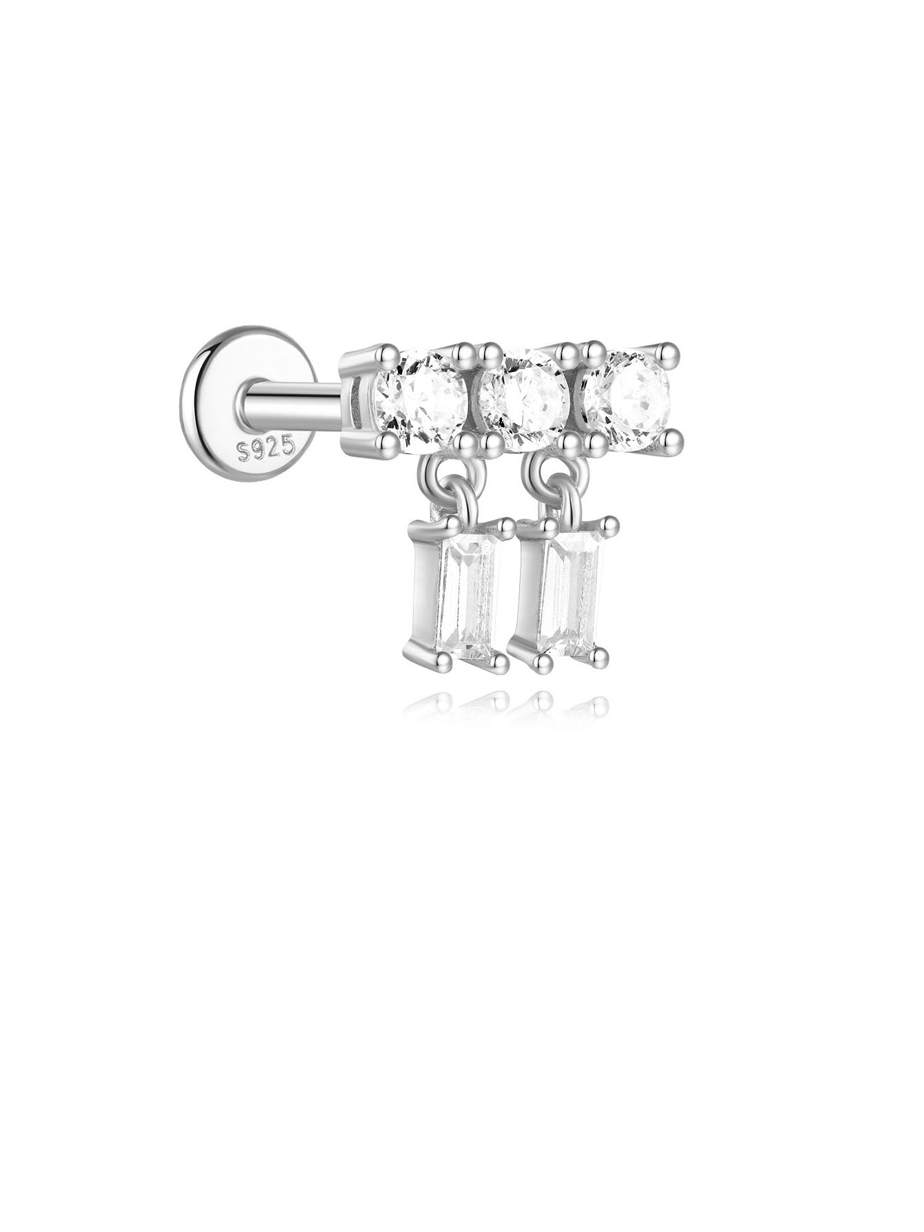Golden earrings with a delicate curvature