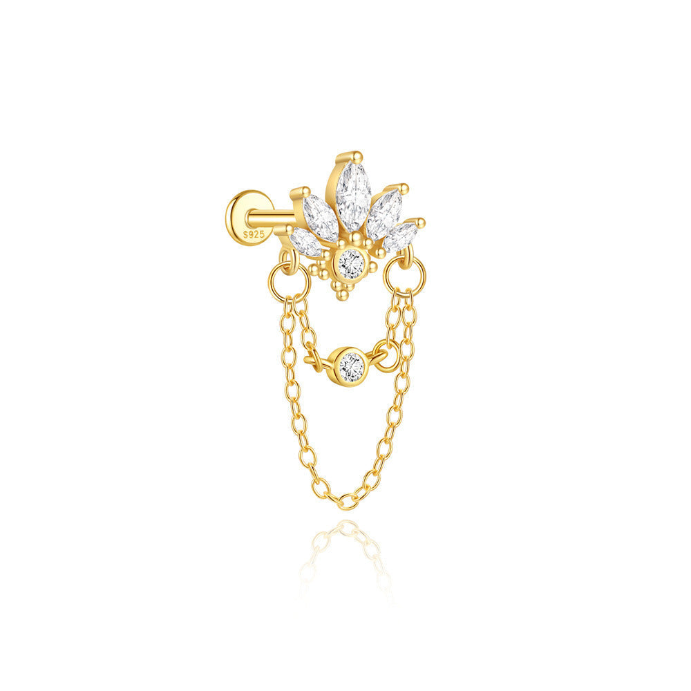 Miriam – golden earrings with a defined structure.