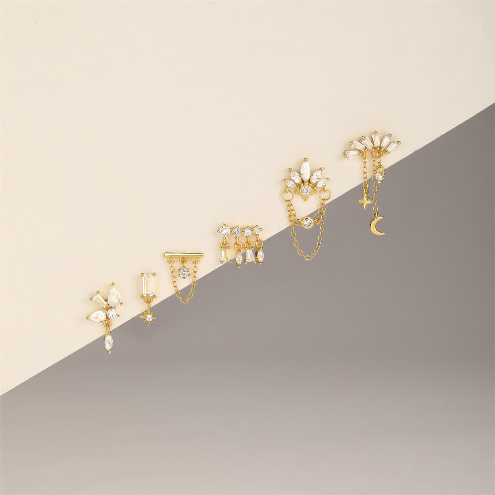 Miriam – golden earrings with a defined structure.