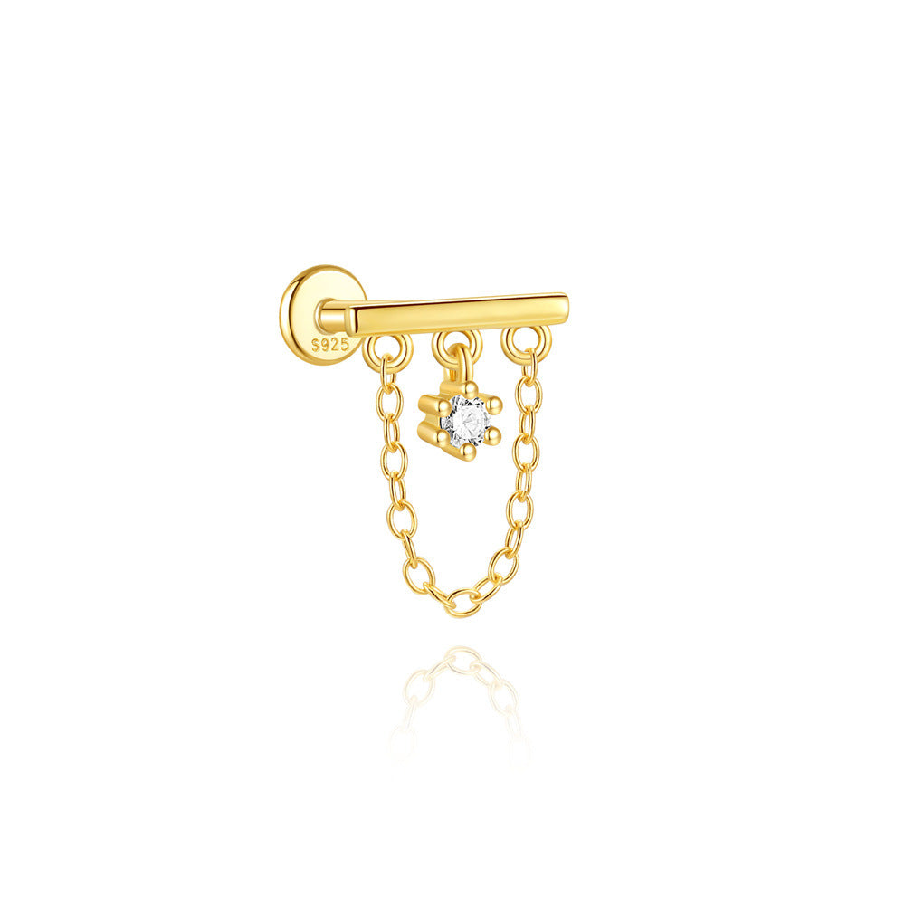 Miriam – golden earrings with a defined structure.