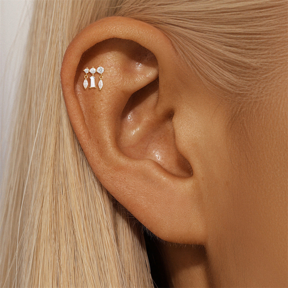 Martina – gold earrings with a defined line.