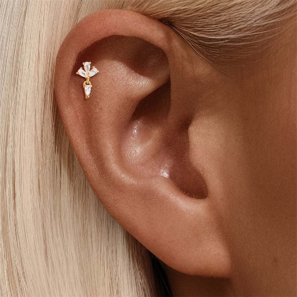 Martina – gold earrings with a defined line.