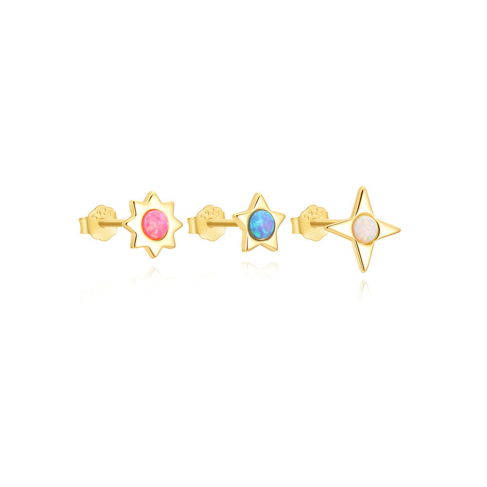 Celine – Gold filigree earrings.