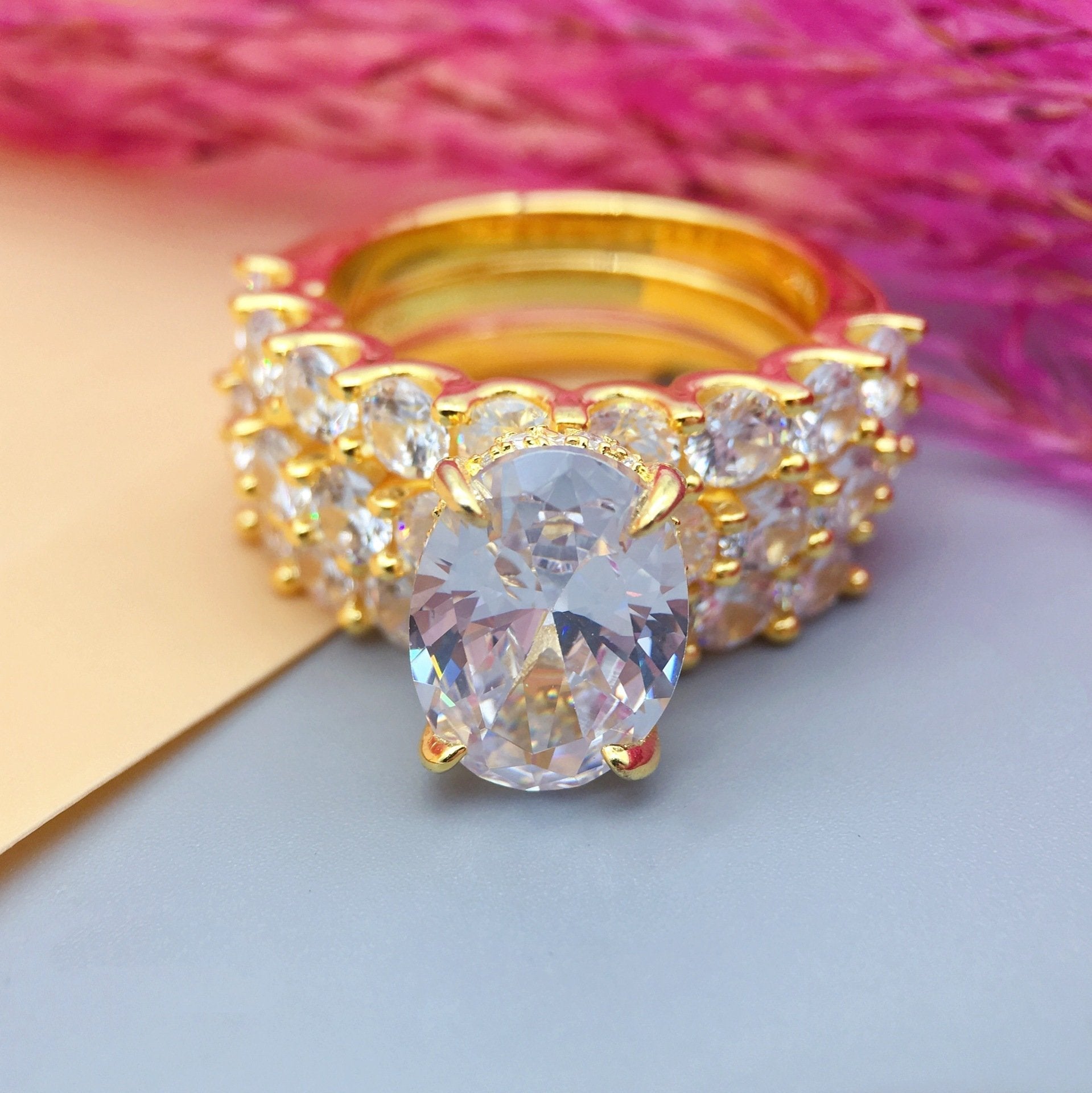 Greta – Silver ring with diamonds and ornament.