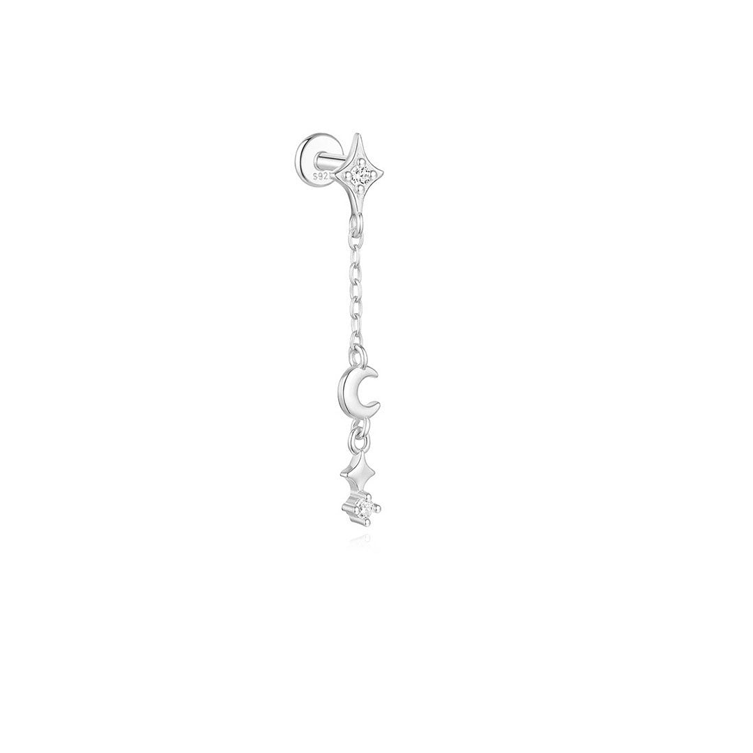 Lina – golden earrings with a filigree curvature.