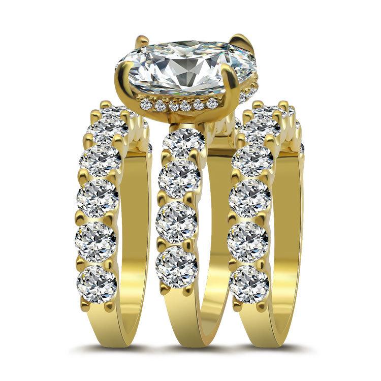 Greta – Silver ring with diamonds and ornament.