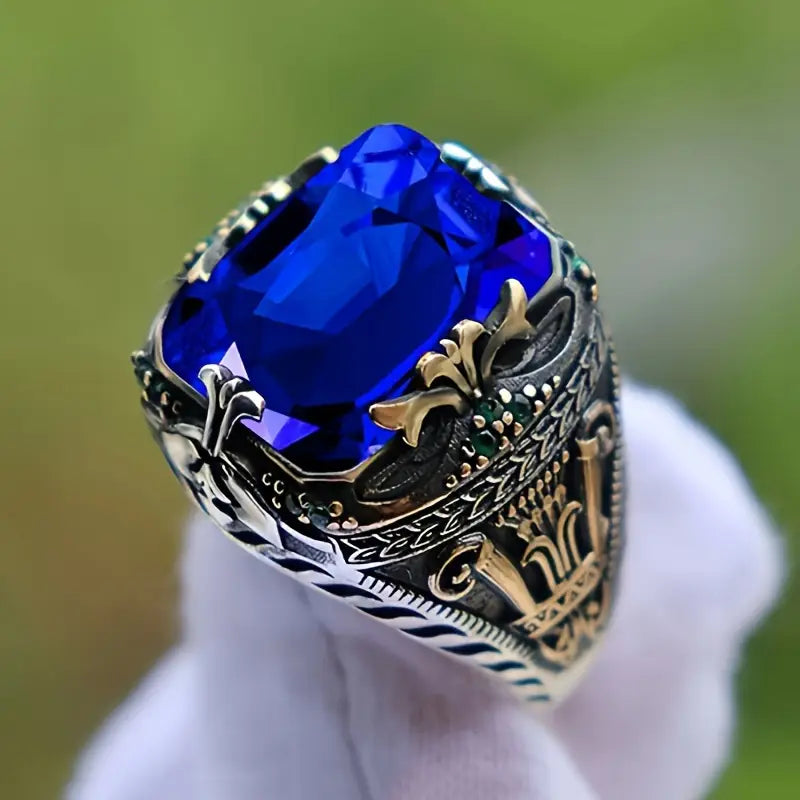 Lívia – Ring with a large sapphire stone.