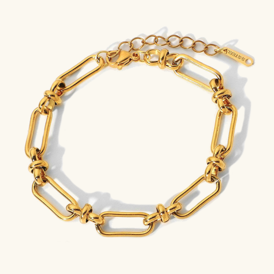 Marisa – Gold bracelet with a delicate double structure.