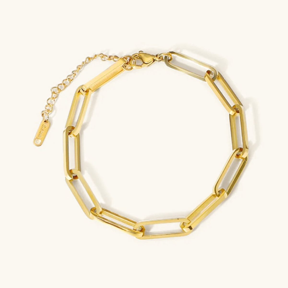 Anna – Gold bracelet with layered design.