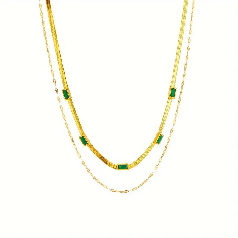 Annelie – Necklace with emerald and gold details.