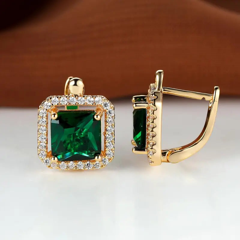 Kateřina – Gold earrings with emerald and zirconia.