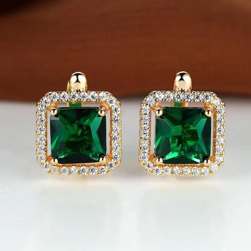 Kateřina – Gold earrings with emerald and zirconia.