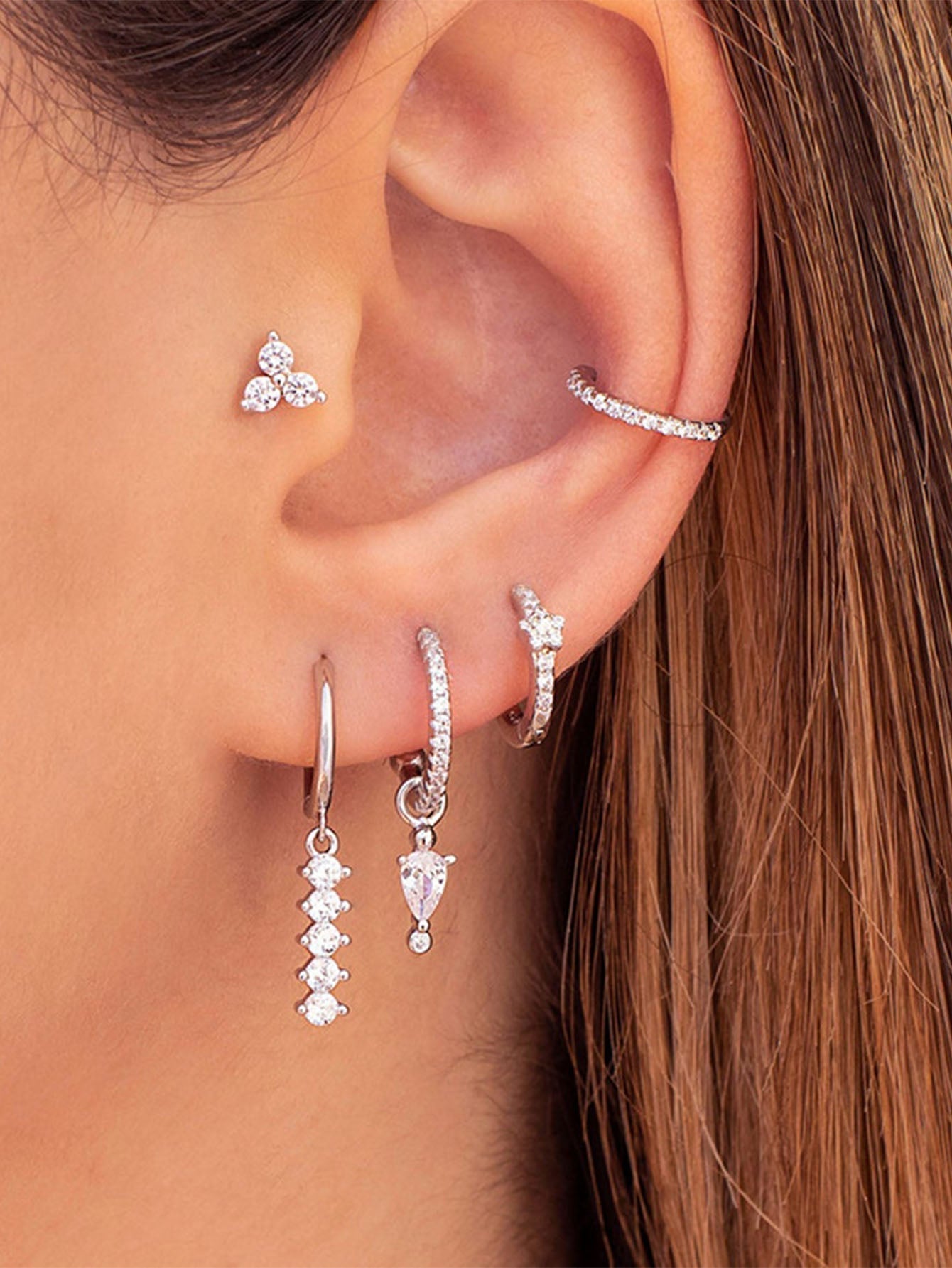 Lívia – Gold earrings with a delicate shine.