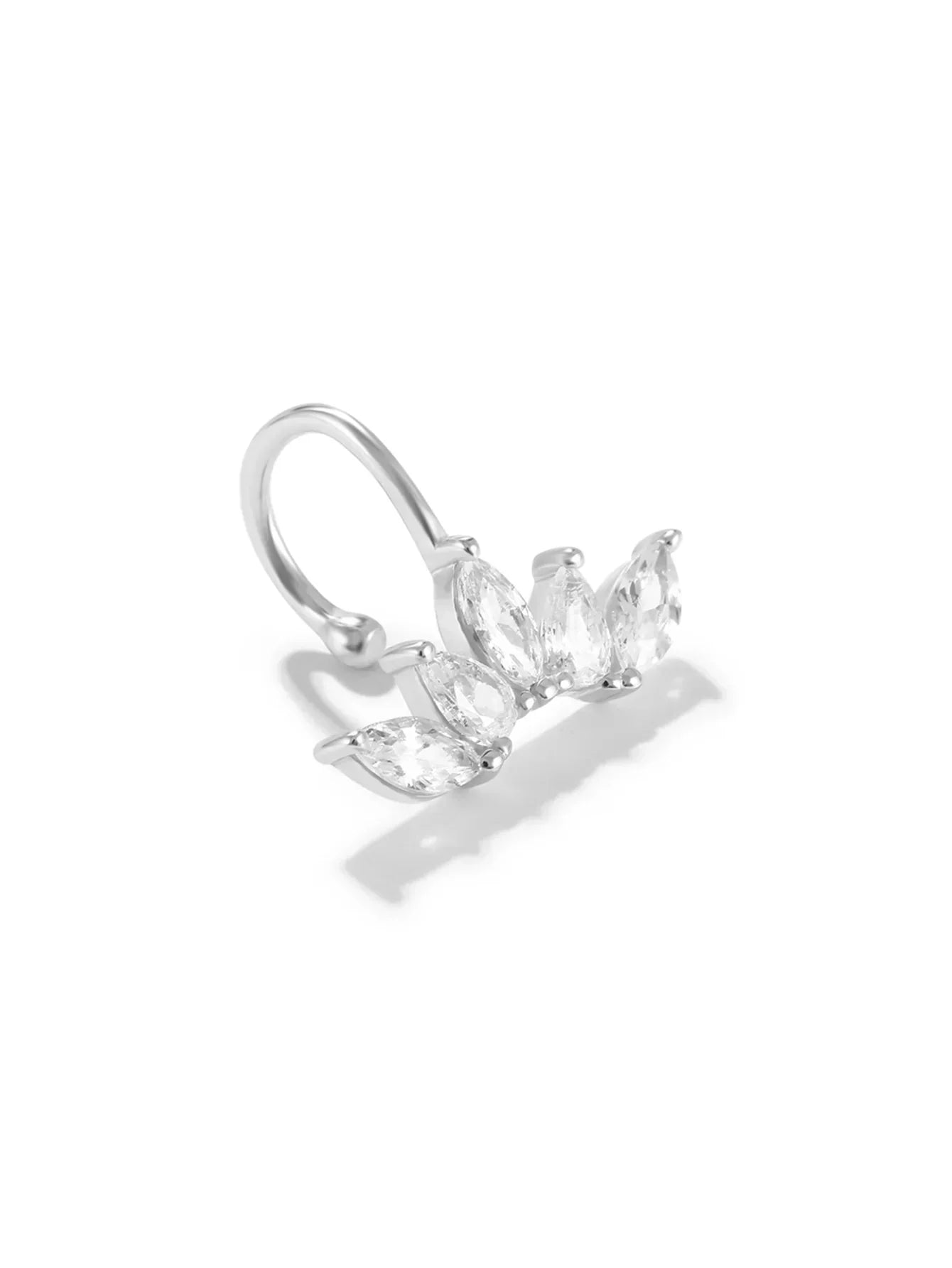 Eva-Marie – Delicate gold earrings with a flowing shape.