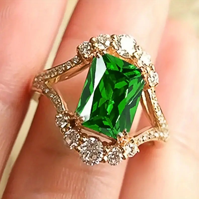 Amara – Ring with large emerald