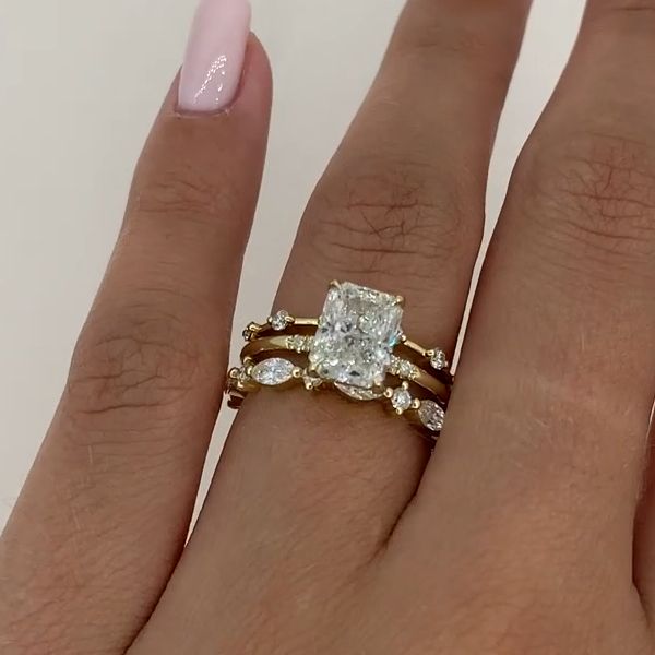 Nora – Layered Design Diamond Ring.
