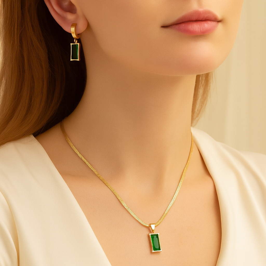 Victoria – Gold jewelry with emeralds.